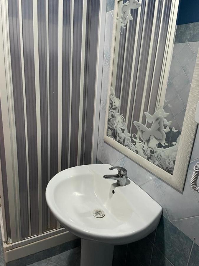 Locami Holiday&Rooms Suite Jolanda Catane Extérieur photo